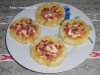 Картофельные «гнезда» с сыром и колбасой