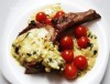 Телячьи отбивные с горчичным соусом и помидорами