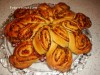 Оригинальный пирог с абрикосовым вареньем и орехами