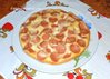 Открытый пирог с сыром и сосисками