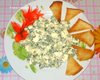 Яичный салат с чесночными гренками