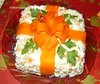 Салат Оливье с курицей в виде подарка