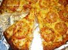 Пицца с курицей и маринованным перцем