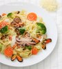 Феттуччине с овощами и морепродуктами