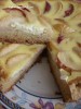 Пирог с карамелизированными яблоками и сметанной заливкой