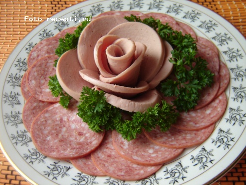 Розочки из колбасы для украшения