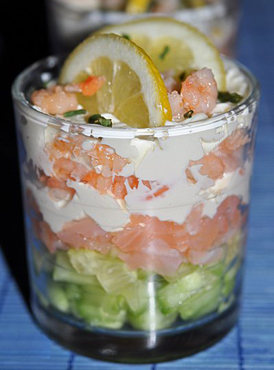 Салат-коктейль с лососем