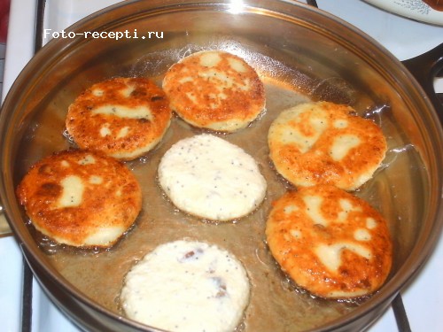 Сырники с маком и изюмом4.JPG