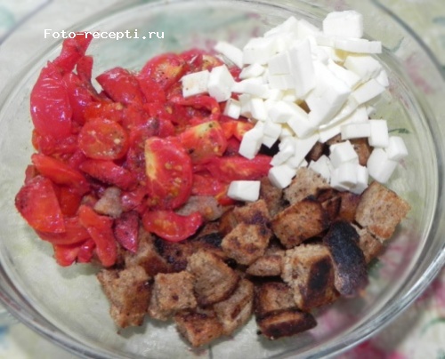 ингредиенты для салата с помидорами и сыром.jpg