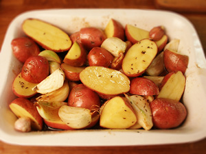 Рождественский или новогодний гусь с яблоками, черносливом и картошкой в духовке рецепт приготовления пошаговый с фото