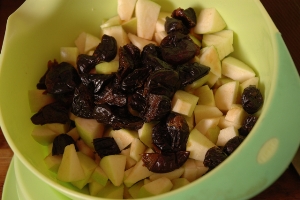 Рецепт утки с яблоками и овощами в духовке