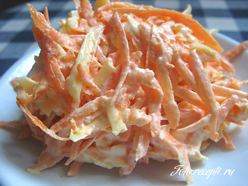 Салат из моркови с чесноком и сыром