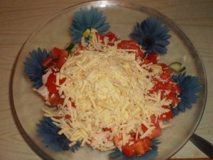 Рецепт салата из копченой курицы с сухариками