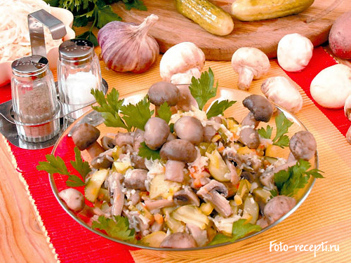 Рецепт салата из квашеной капусты и маринованных грибов