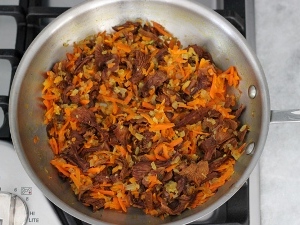 Гарнир из риса с грибами и морковью 