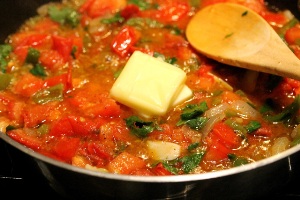 Паста с томатно-чесночным соусом и фетой