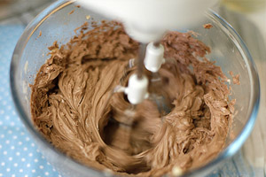 Миндальное пирожное с пралине и шоколадно-масляным кремом рецепт