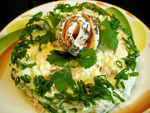 Рецепт приготовления салата с морепродуктами - кальмарами и креветками с сыром, сладким перцем и яблоком