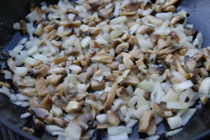 Кабачки фаршированные грибами и мясным фаршем в духовке