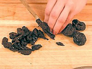 Рецепт салата из чернослива с грецкими орехами с фото пошагового приготовления
